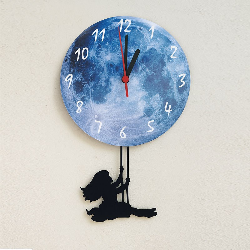Ayda Sallanan Kız Sarkaçlı Duvar Saati, Romantik Duvar Saati